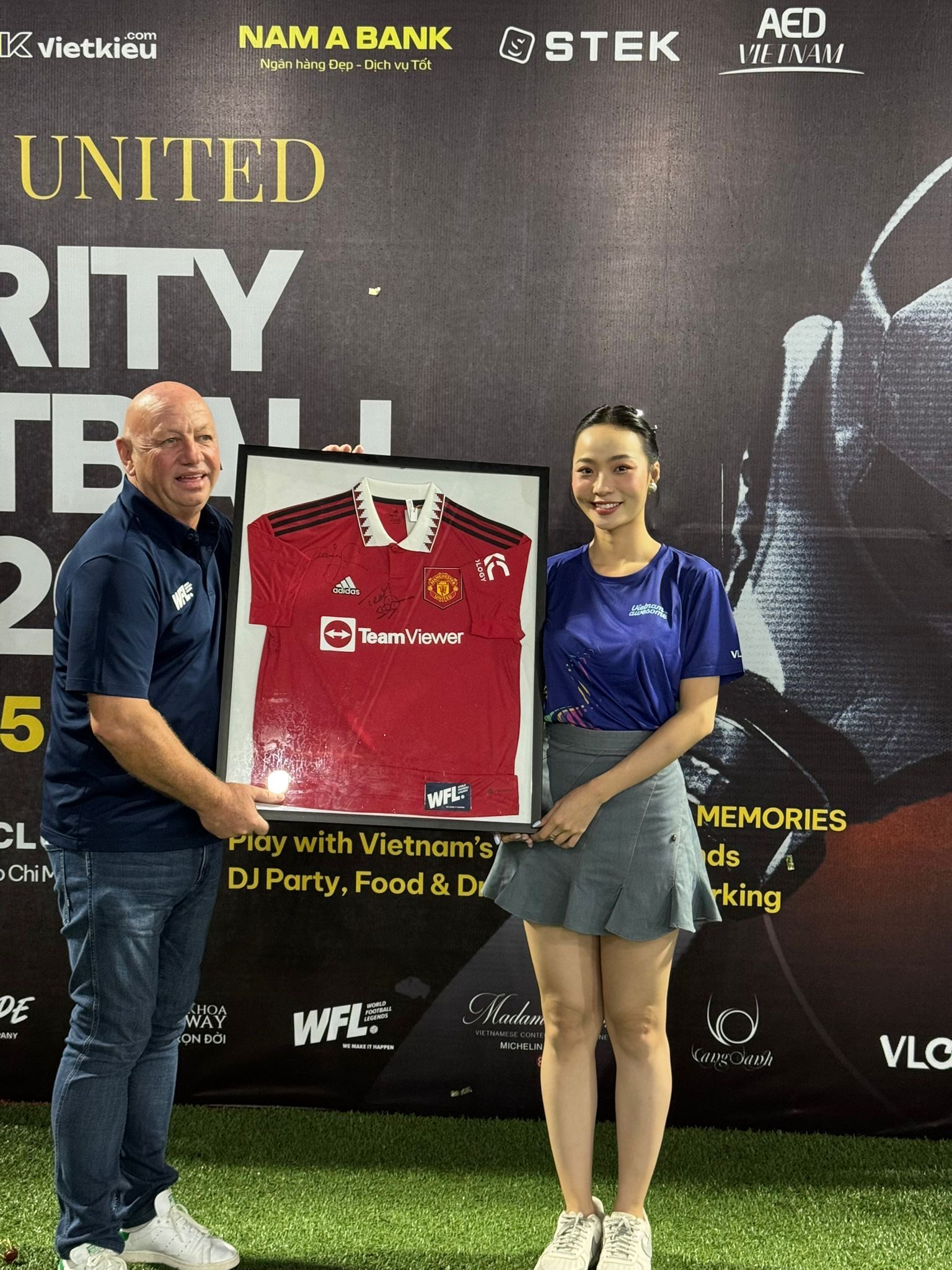MU Jersey Charity Auction — World Football Legends